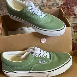 I have worn these only 3x, selling because they’re too small on me!